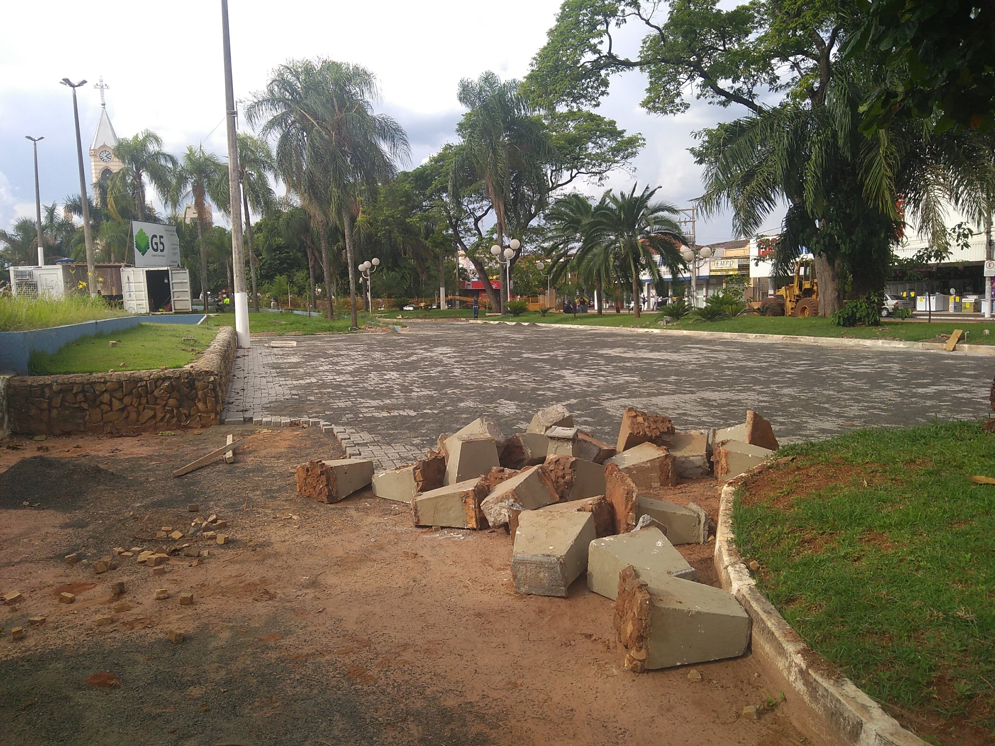 Praça da Matriz durante obra para reforma e revitalização, no ano passado